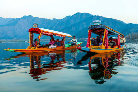 2084676795.dal lake.jpg